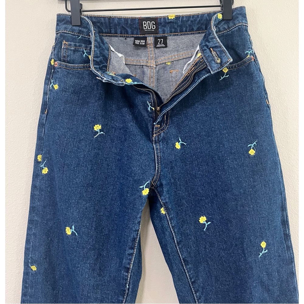 BDG Urban Outfitters Size 27 Mom High-Rise Slim Jeans Yellow Flower Embroidery